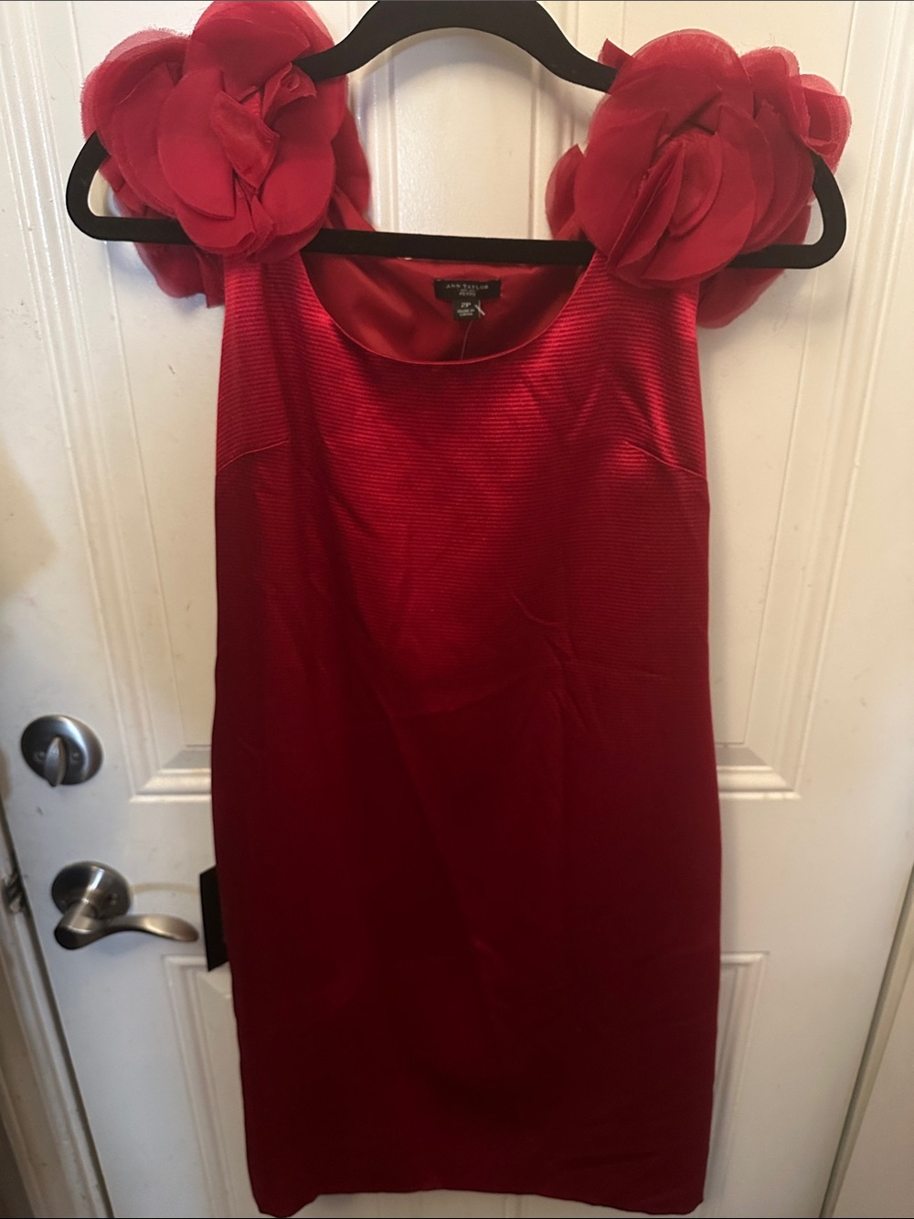 Ann Taylor Red Floral Shoulder Cocktail Dress 2p petite small s NWT
